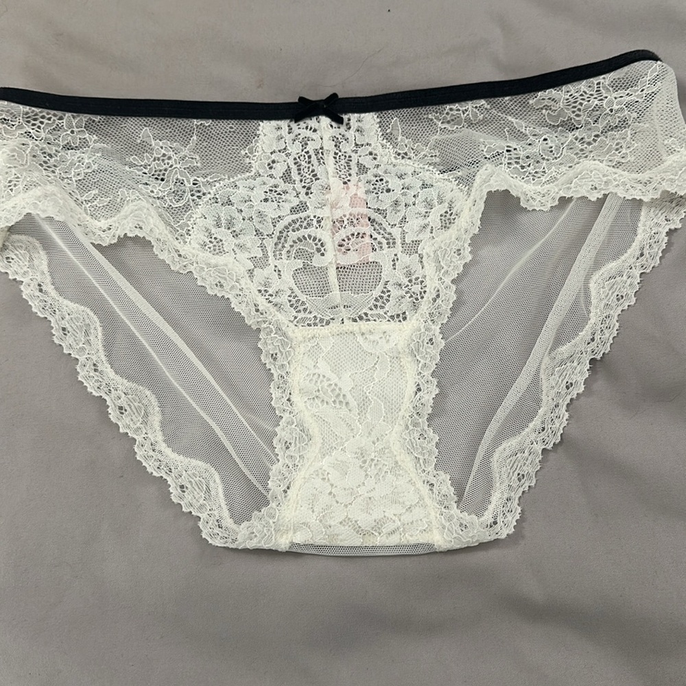 Vs Lace Bundle - image 5